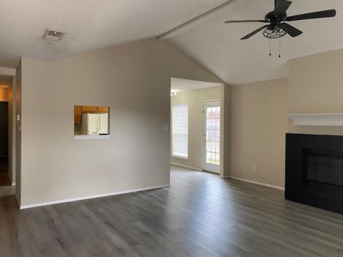 1825 Canyon Ridge St, Fort Worth TX  76131-2216 exterior