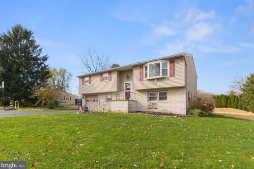 920 Dallas Dr, York, PA 17406-8670