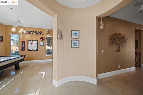 9494 Rhone Valley Way, Elk Grove, CA 95624-4608