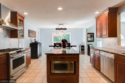 541 Dorland Rd, Saint Paul MN  55119-6781 exterior
