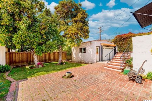 1151 Cedar St, Glendale CA  91207-1728 exterior