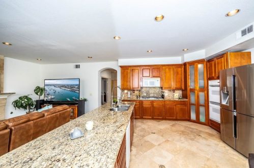 7551 Hollow Oak Rd, Anaheim CA  92808-1429 exterior