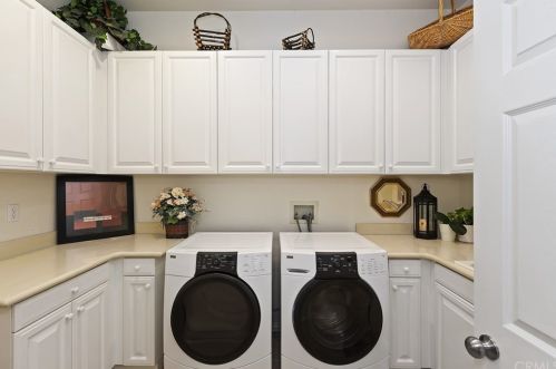 7565 Sun Blossom Ct, Riverside CA  92508-6627 exterior
