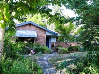 19622 Cottonwood St, Portland OR  97267-6826 exterior