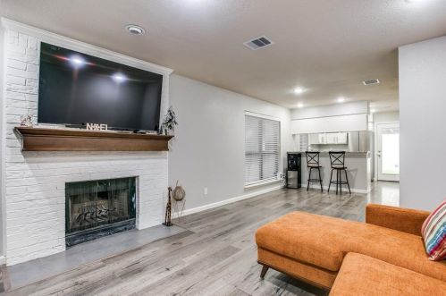 5725 Cancun Dr, Fort Worth TX  exterior