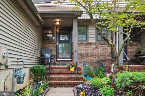 53 Manor Dr, Princeton NJ  08540-1643 exterior