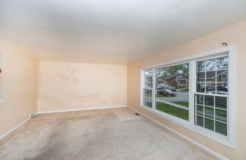 9358 Hamlin Ave, Des Plaines, IL 60016-4240
