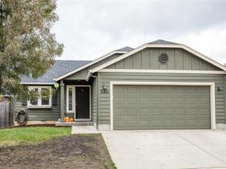 5764 Mica St, Springfield, OR 97478-8522