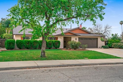 5545 Gloucester Way, Riverside CA  92506-3425 exterior