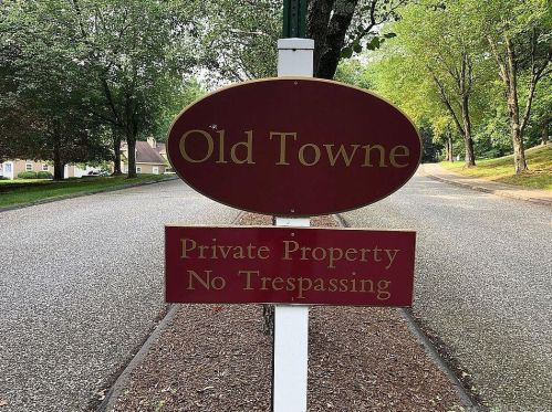 6 Old Towne Rd, Cheshire CT  06410-3119 exterior