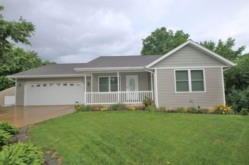 413 Leo St, Eureka, IL 61530-1458