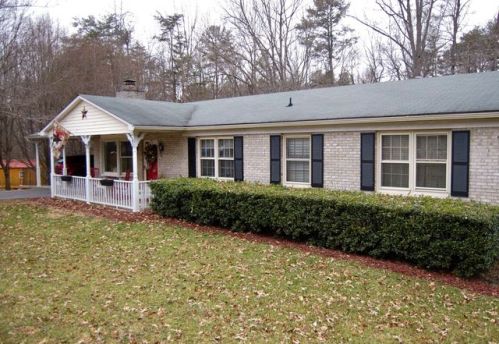 219 Springlake Ct, Blairs, VA 24527-1003