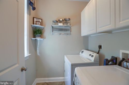 101 Shatto Dr, Carlisle PA  17013-2120 exterior