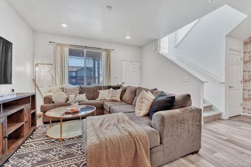 21543 59th Pl, Denver CO  80019-6614 exterior