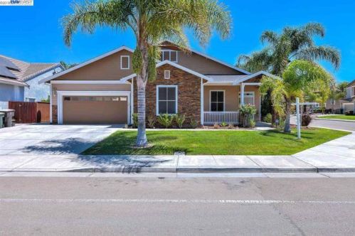 1862 Lynn W Riffle St, Tracy, CA 95304-5877