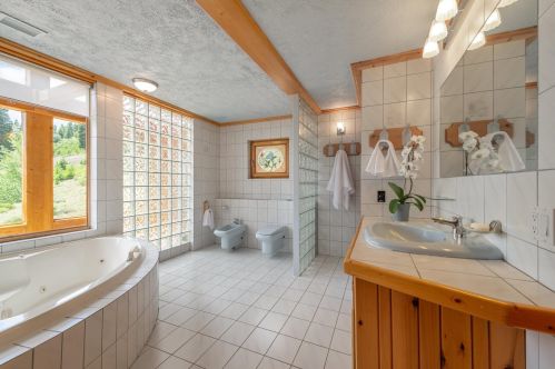 13308 Ski Slope Way, Truckee CA  96161-7005 exterior