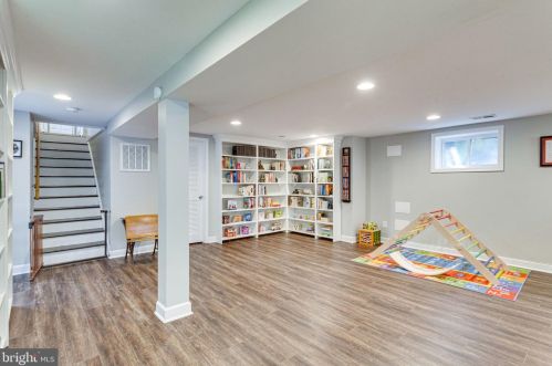 909 Roswell Dr, Silver Spring MD 20901-2128 exterior