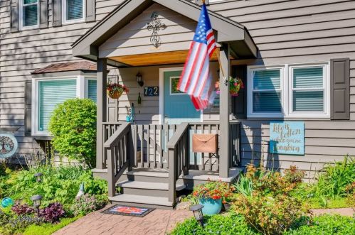 722 Czacki St, Lemont, IL 60439-4302