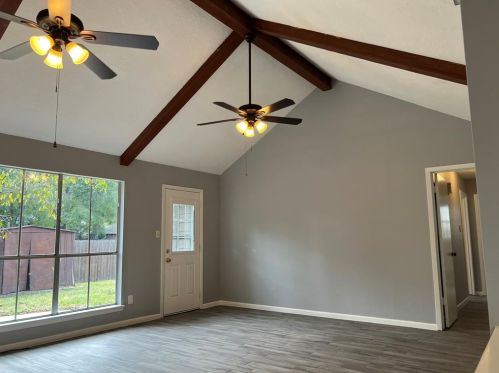 207 Prince Of Wales St, Conroe TX  77304-2717 exterior