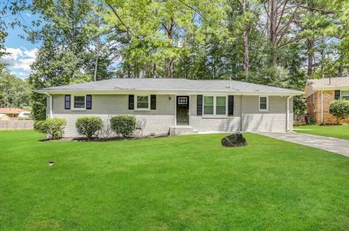160 Hidden Brook Ct, Atlanta GA  30349-4440 exterior