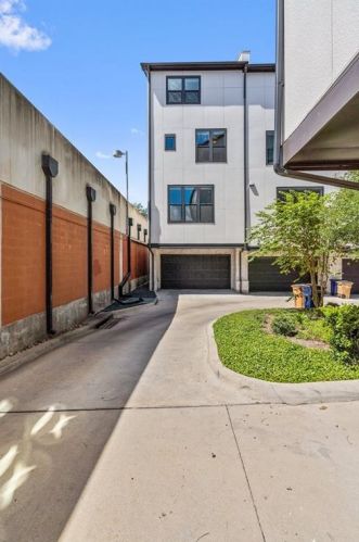 1155 Curve St, Austin TX  78702-1946 exterior