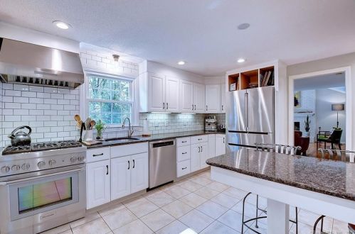 427 Woodhaven Rd, Glastonbury, CT 06033-1927
