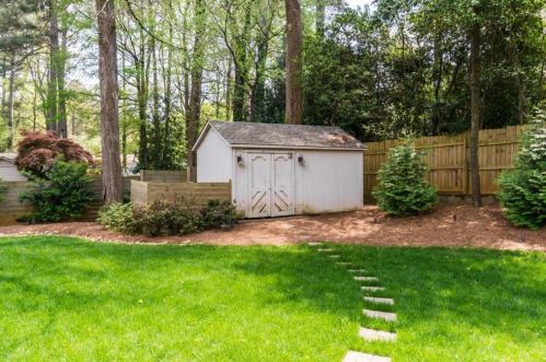 2553 Echo Dr, Atlanta GA  30345-3528 exterior