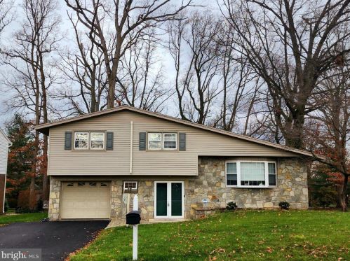 3075 Essex Pl, Lancaster PA  17601-1612 exterior