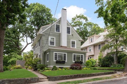150 Everett Ave, Providence, RI 02906-4651