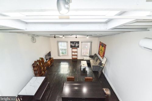 305 3rd St, Philadelphia PA  19106-1248 exterior