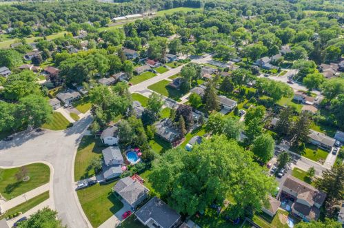 483 Tennyson Rd, Hanover Park, IL 60103-4616