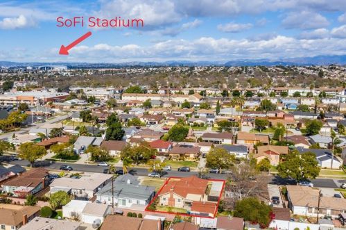 2420 116th St, Hawthorne, CA 90250-1971