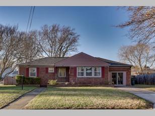 15 Fleming Dr, Hampton, VA 23669-2305