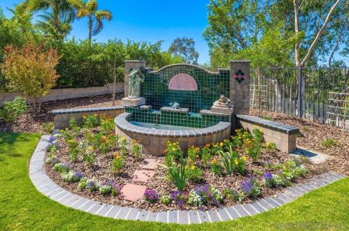 1597 Parkview Dr, Vista CA  92081-8750 exterior