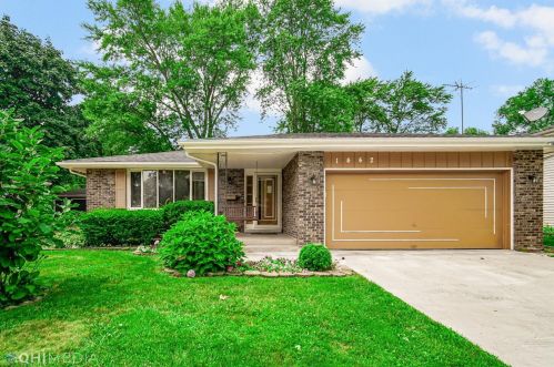 1442 Swift St, Hobart, IN 46342-5655