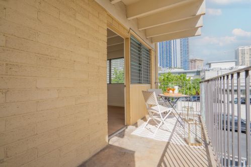 1909 Kahakai Dr, Honolulu HI  exterior
