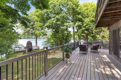 27 Bridge Rd, Upper Stepney, CT 06468-2928