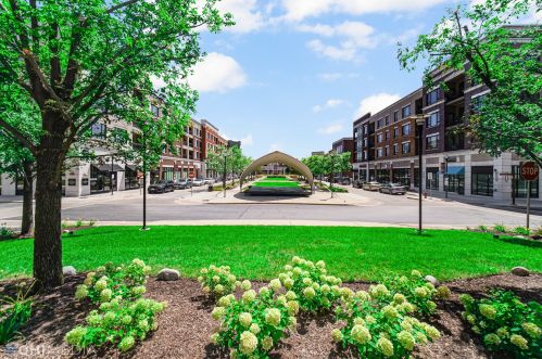 1000 Village Center Dr, Willowbrook IL  60527-4536 exterior