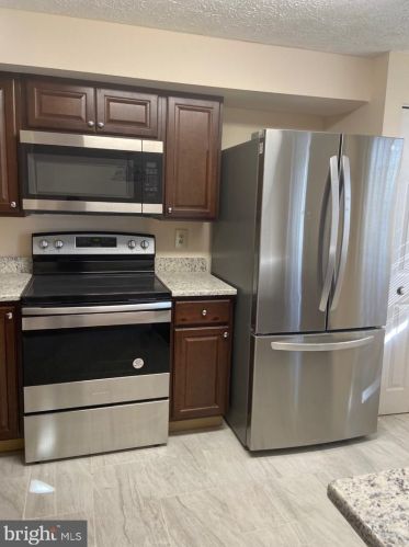 3599 Wharf Ln, Triangle, VA 22172-1058