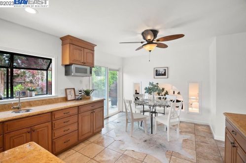 7461 Highland Oaks Dr, Pleasanton, CA 94588-4218