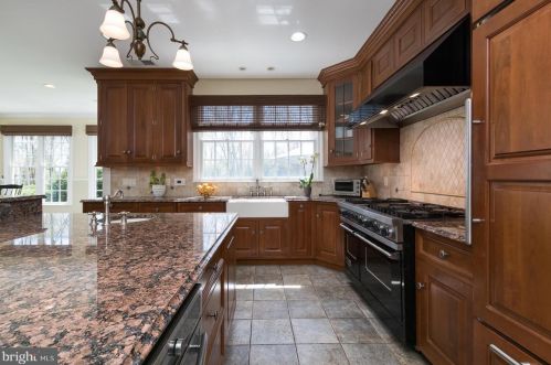 19 Derwent Dr, Princeton NJ  08540-7551 exterior