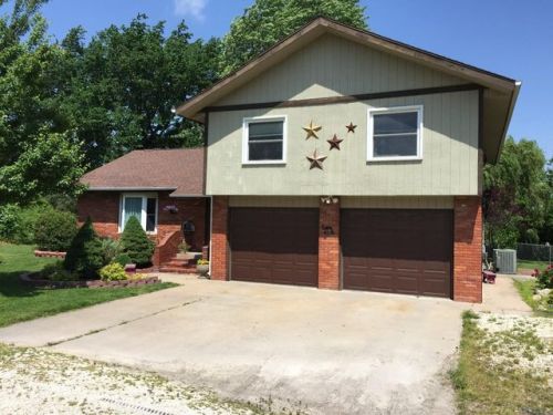 202 Mcatee Rd, Iola, KS 66749-9017
