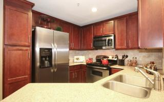 2100 Bering Dr, Houston TX  77057-3700 exterior