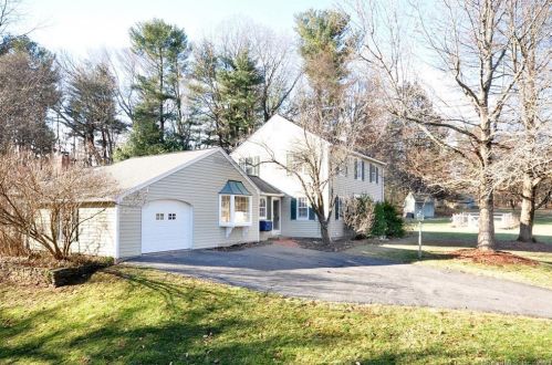 29 Mayflower Rd, Windsor, CT 06095-1935
