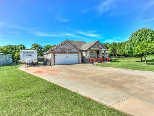 1592 Heartwood Dr, Blanchard, OK 73010-9209