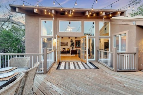 7037 Comanche Trl, Austin TX  78732-1006 exterior