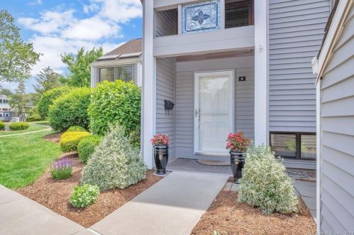8 Crossroads Ln, Glastonbury, CT 06033-2049