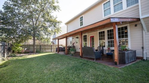 1136 Beechwood Dr, Uhland TX 78640-5718 exterior