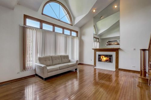 6944 Lexington Ct, Tinley Park, IL 60477-1675