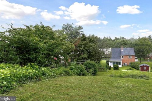 8421 Chippewa Rd, Philadelphia PA 19128-1206 exterior